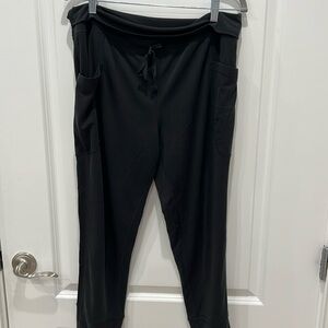 Fabletics pants. So soft and comfortable able. EUC with soft fabric.
